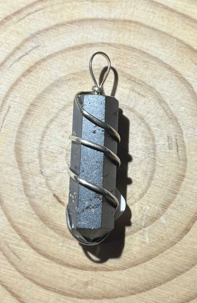 Pendentif Hématite pointe