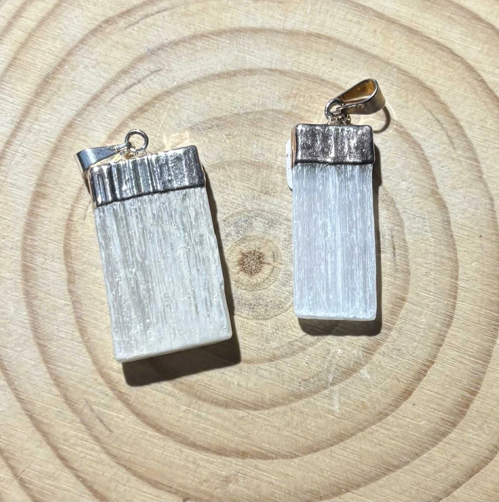 Pendentif Sélénite brute