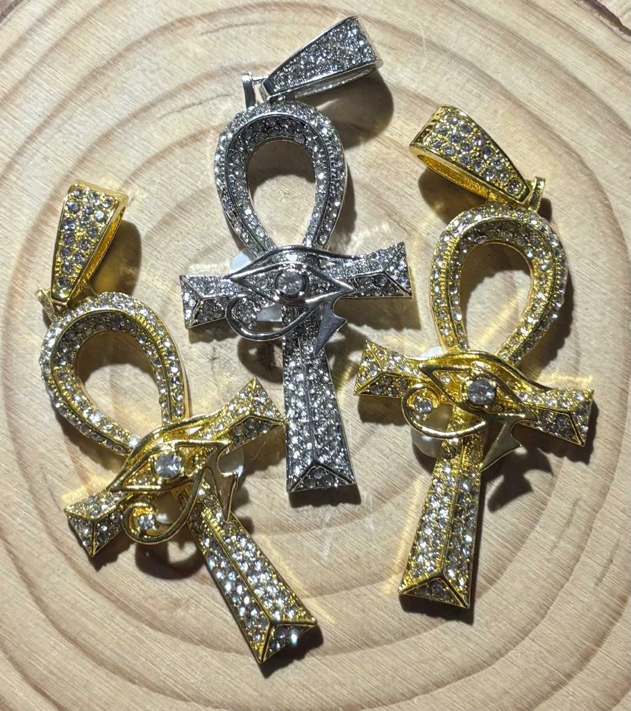 Pendentif Croix d'Anhk et œil brillant