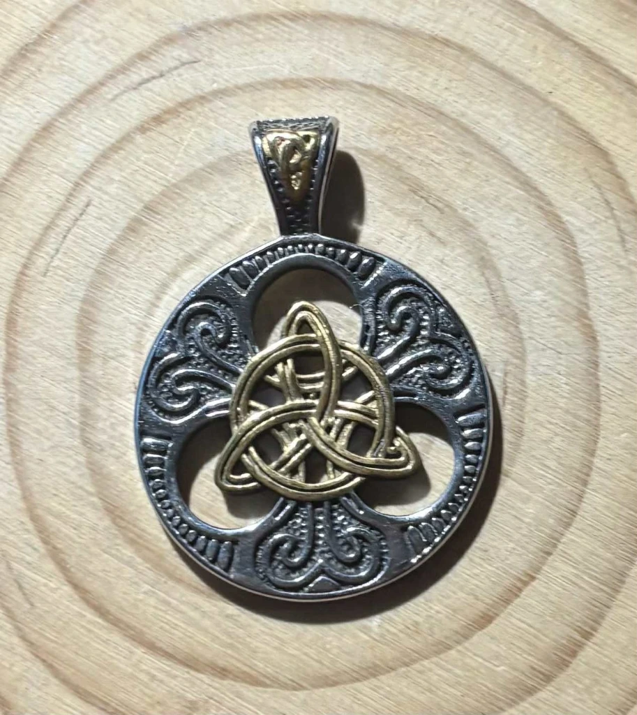 Pendentif Bouclier Triquetra