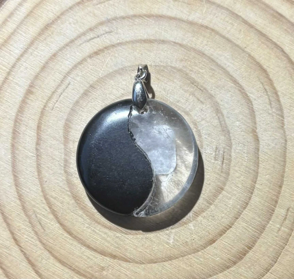 Pendentif Yin/yang en résine