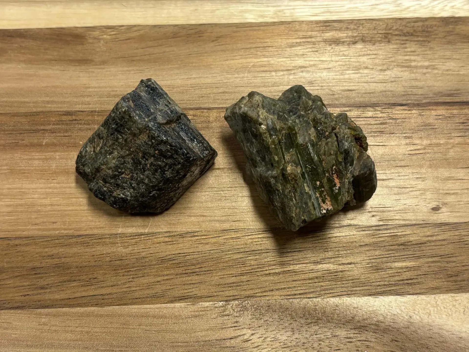 Tourmaline verte brute