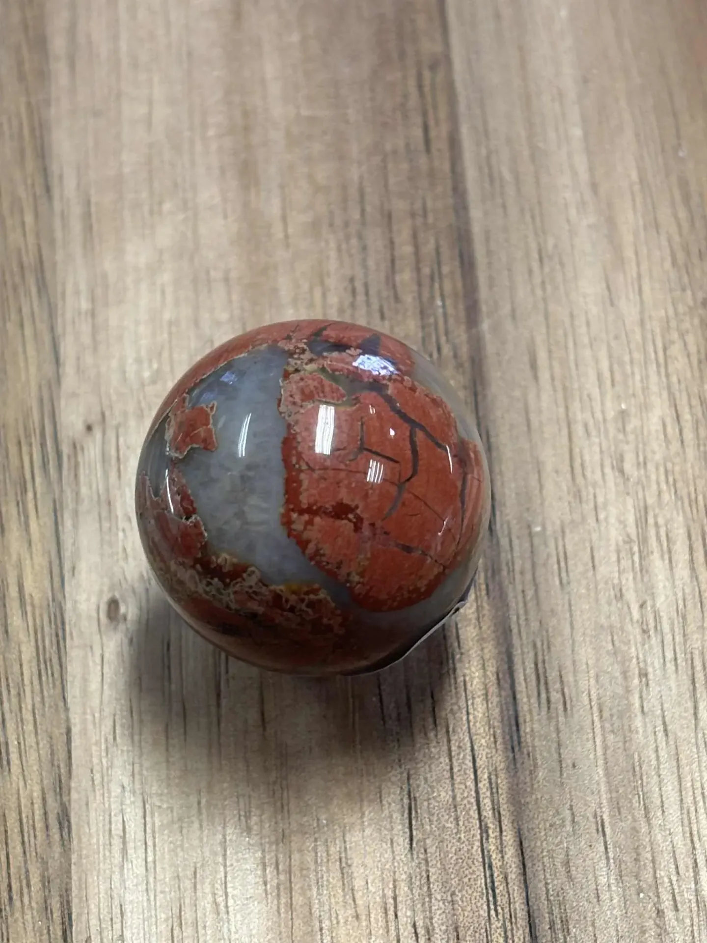 Jaspe bréchiforme boule