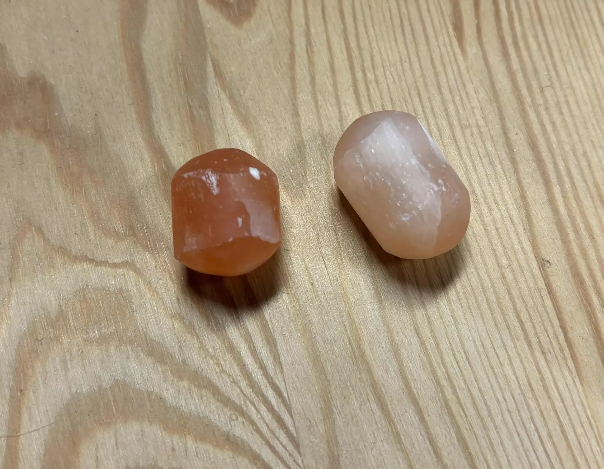 Sélénite orange roulée