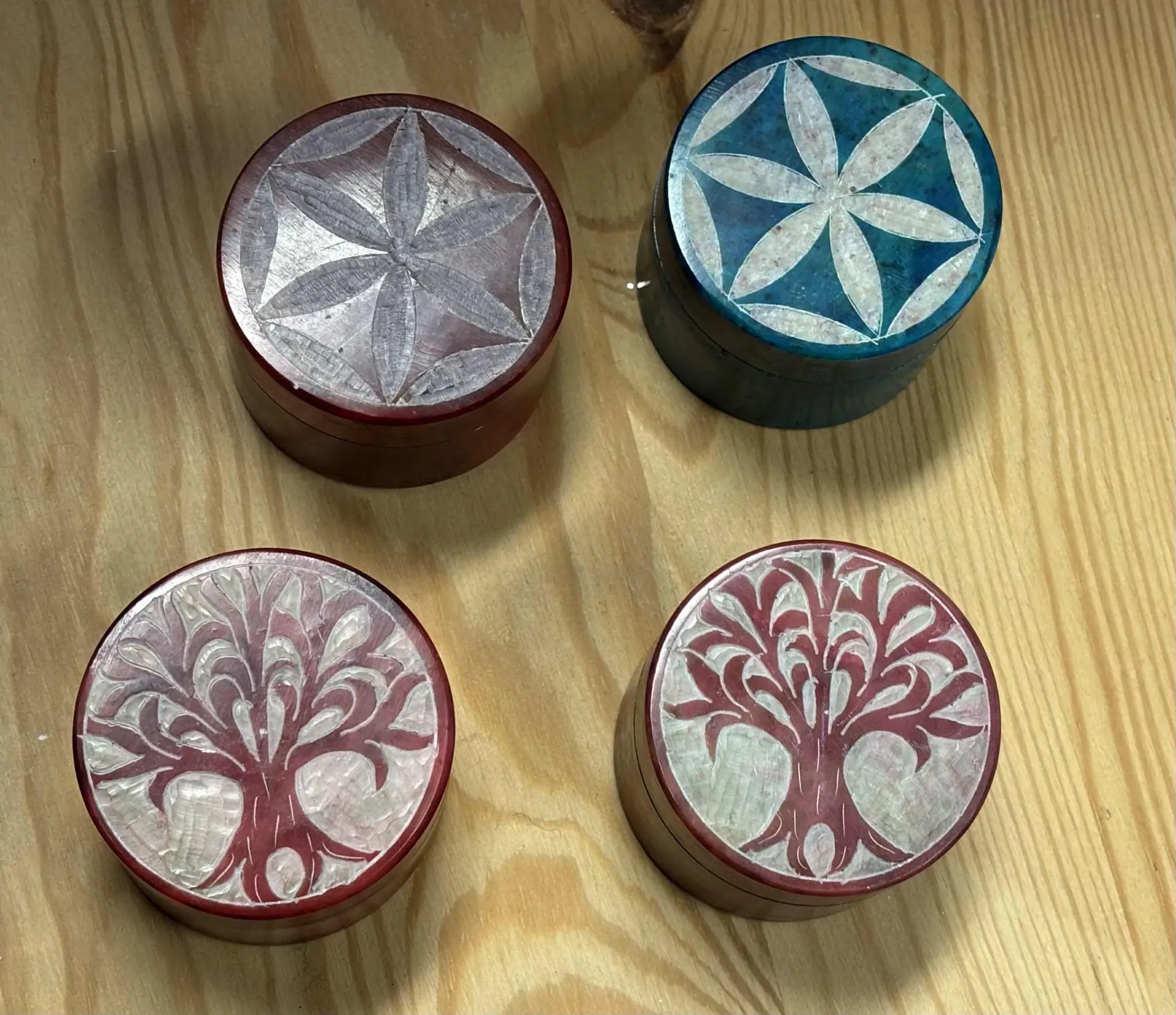 Boite en pierre savon gravée