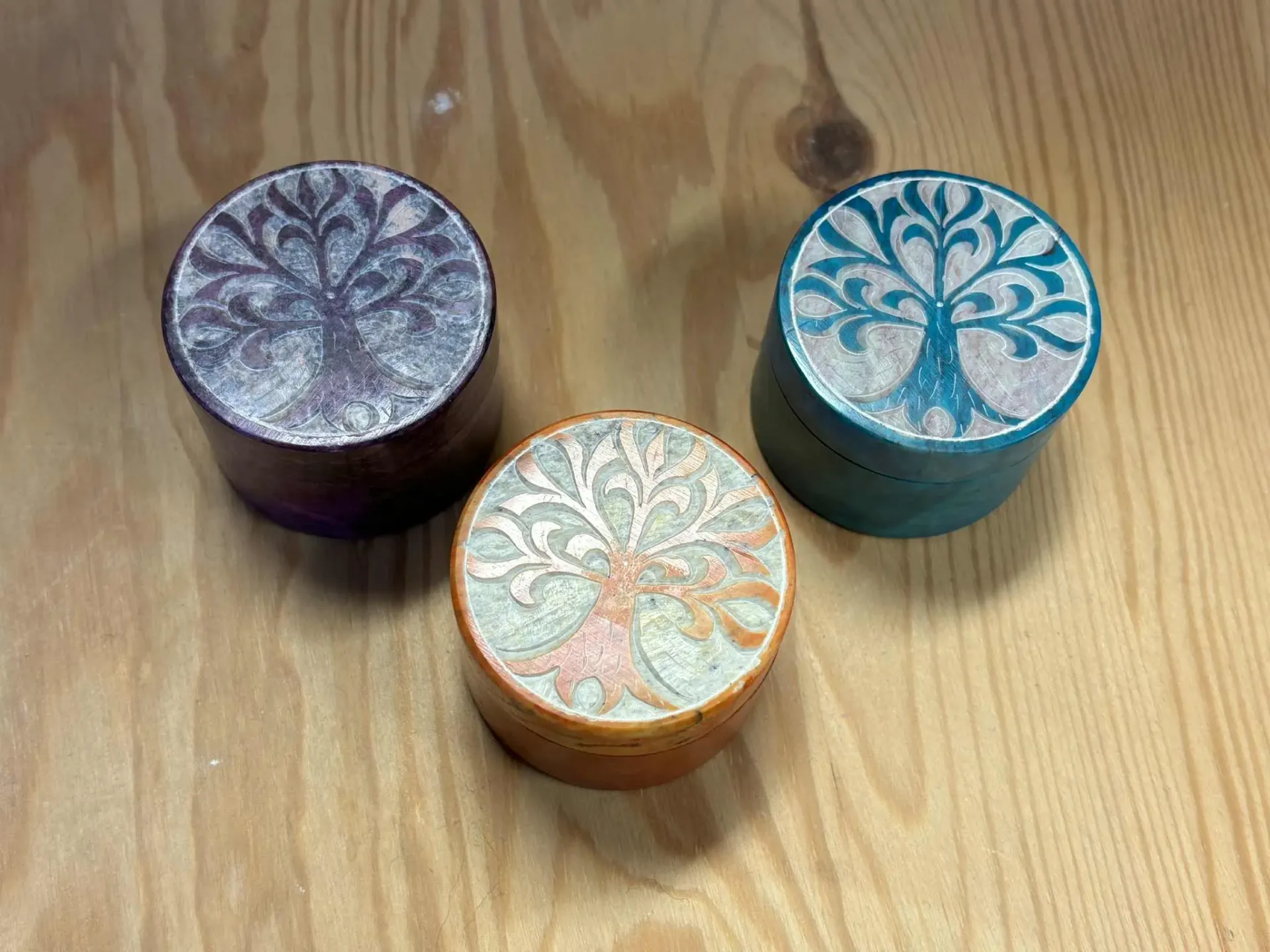 Boite en pierre de savon gravée arbre de vie