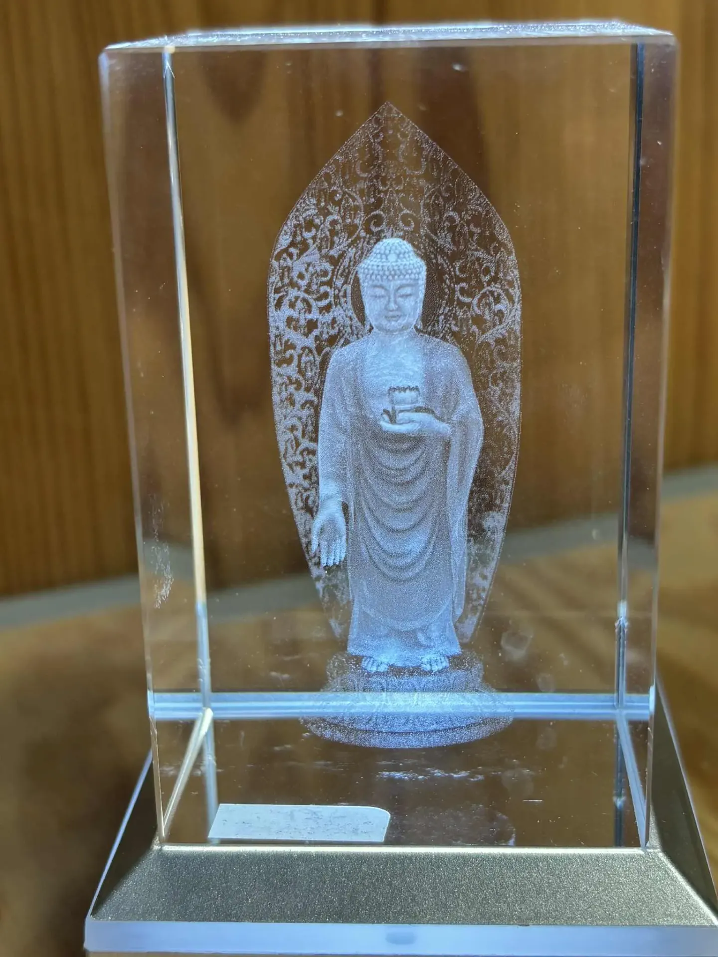 Bloc en verre avec incrustations