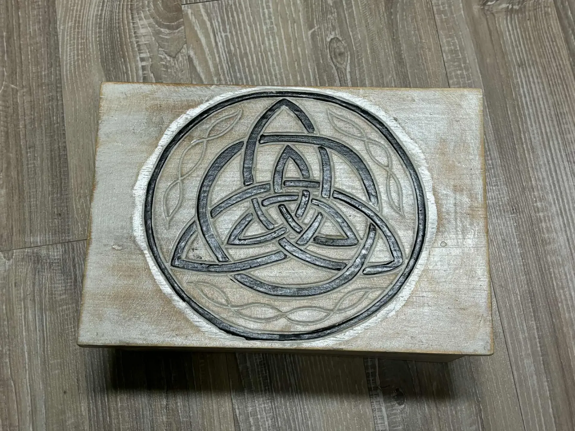 Boîte nœud celtique en bois
