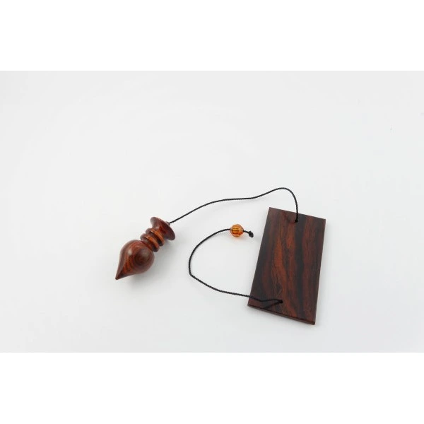 Pendule en bois Horus