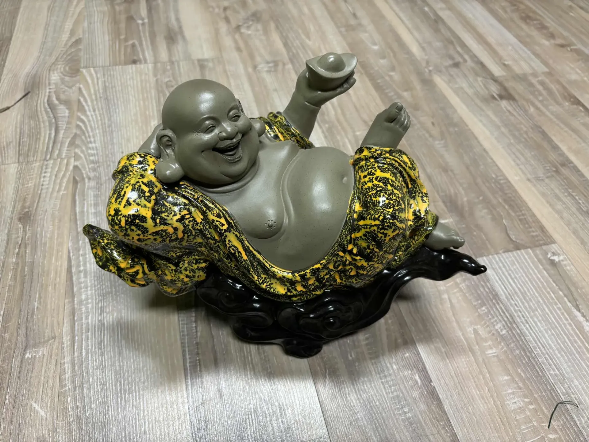 Bouddha rieur en résine jaune L