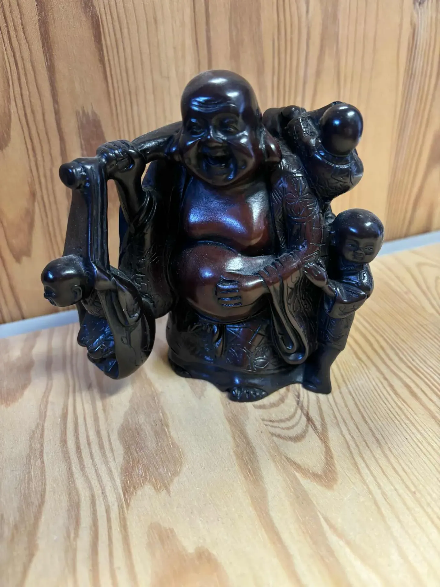 Bouddha rieur famille en résine