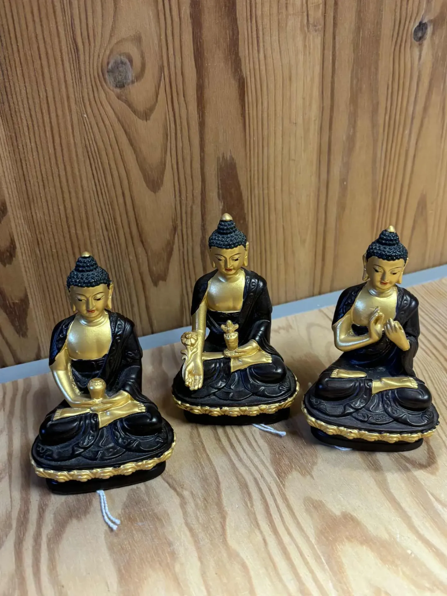 Bouddha Gautama doré/brun en résine