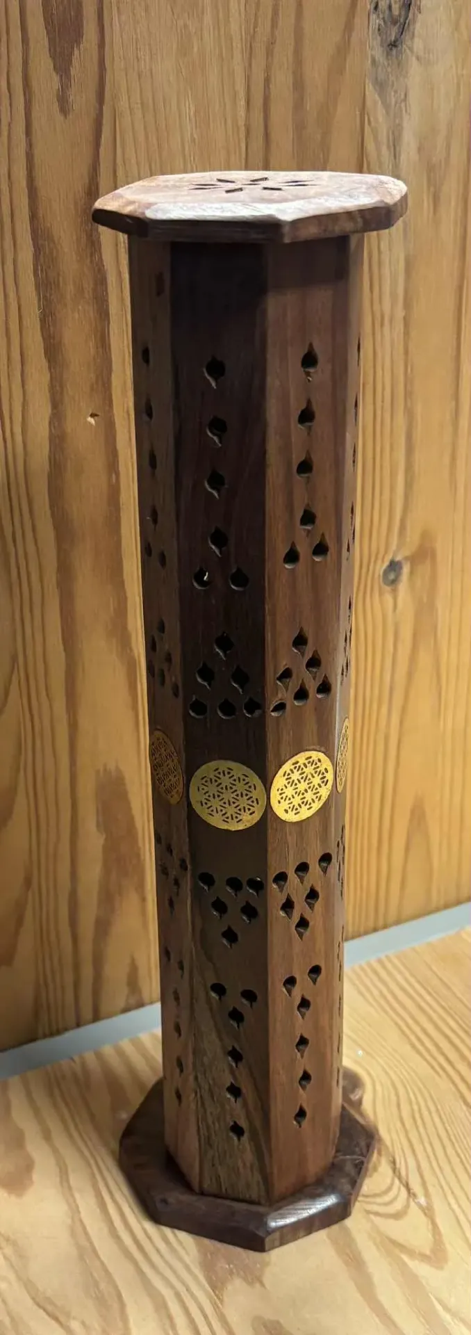 Porte encens tour fleur de vie en bois