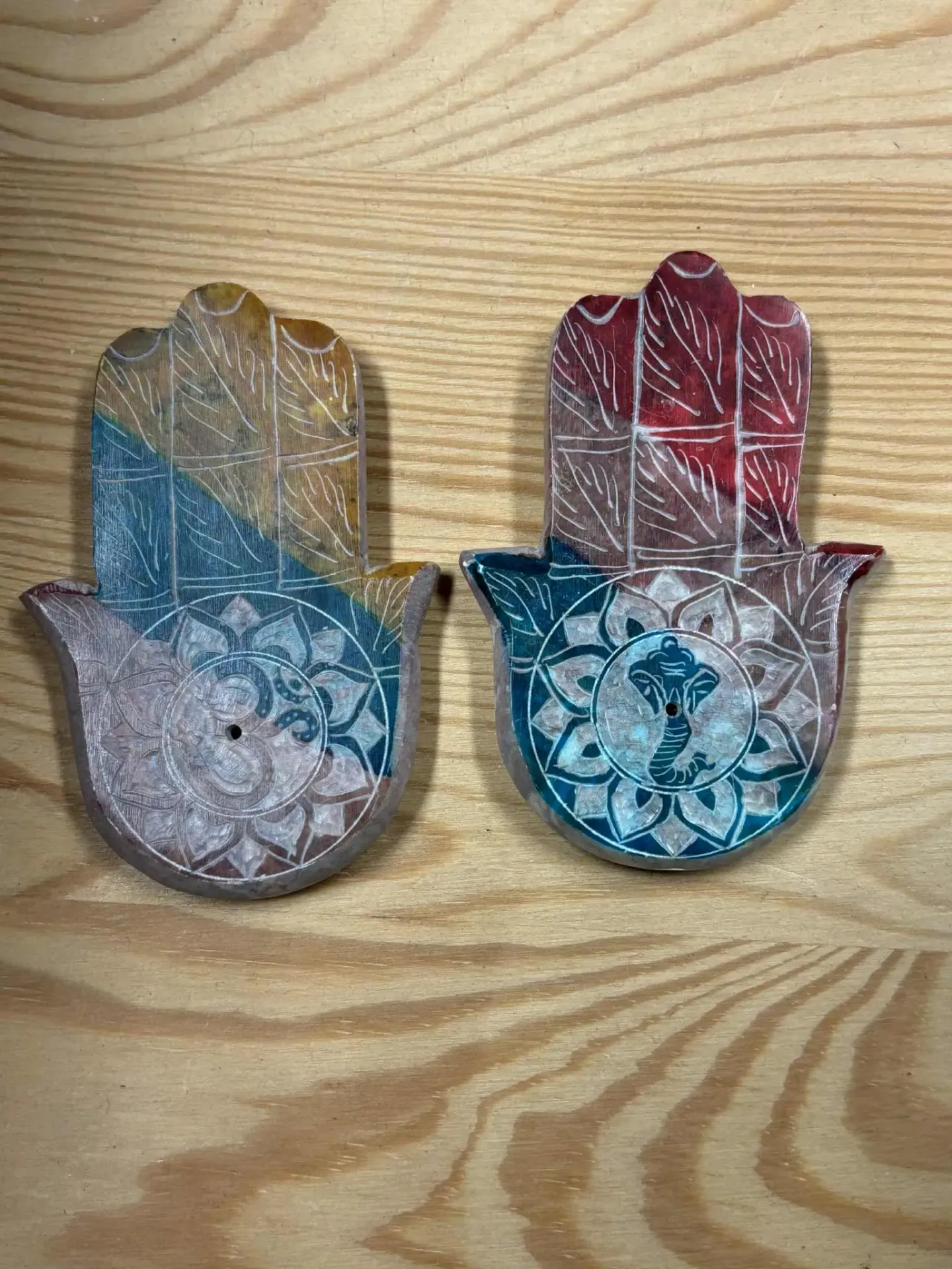 Porte encens main symbole en pierre de savon