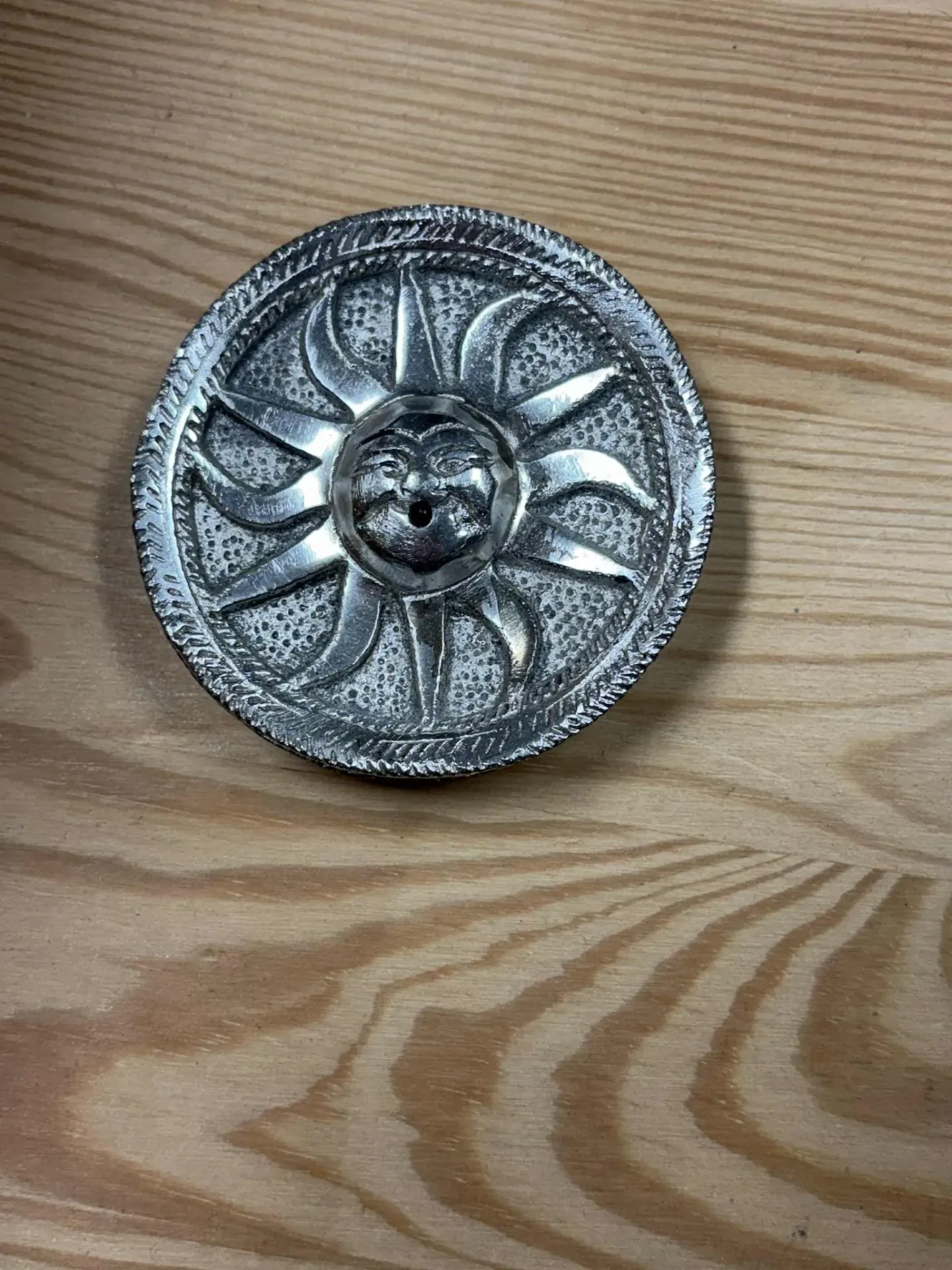 Porte encens soleil rond métal