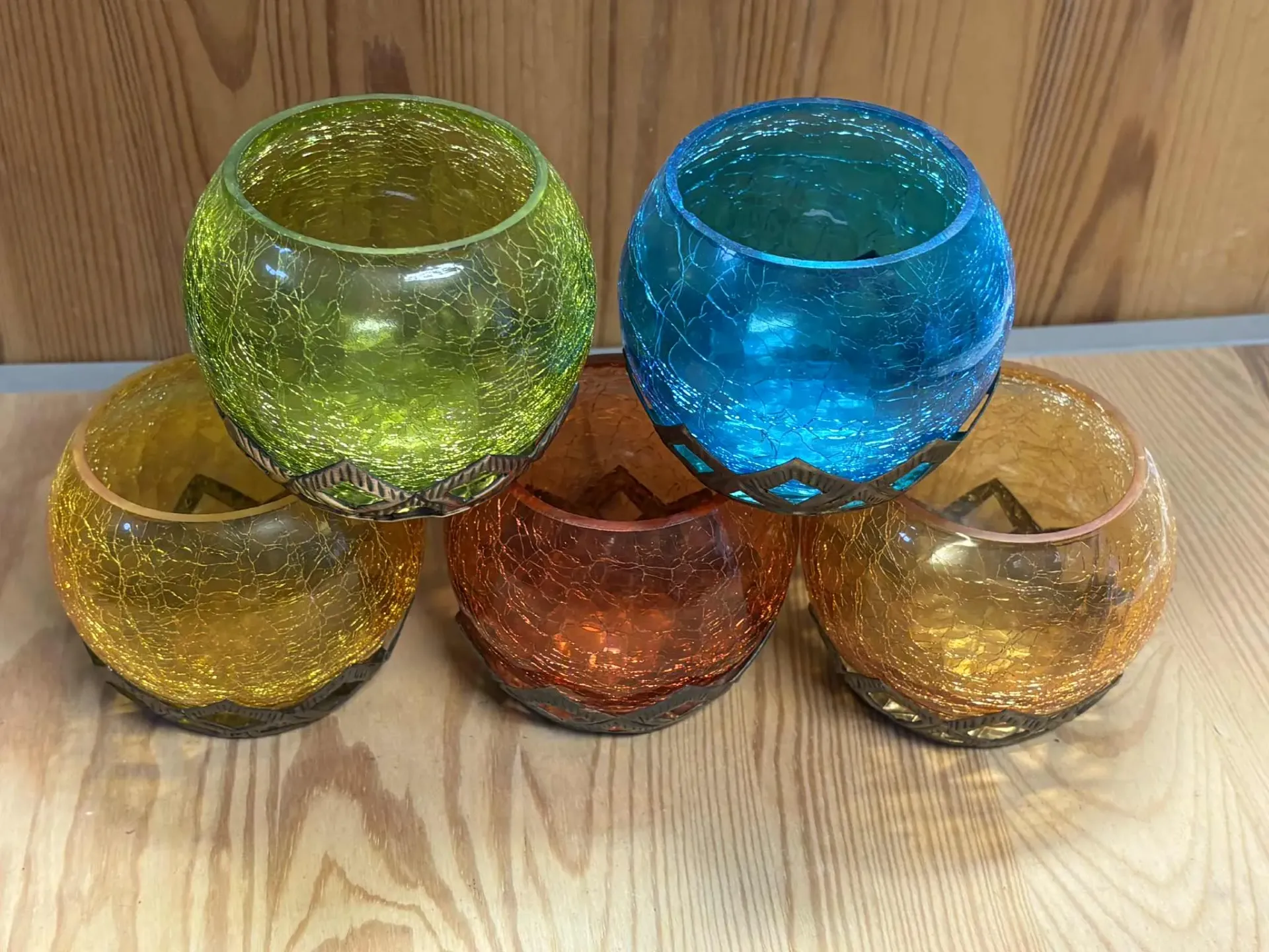 Bougeoir en verre coloré base dorée