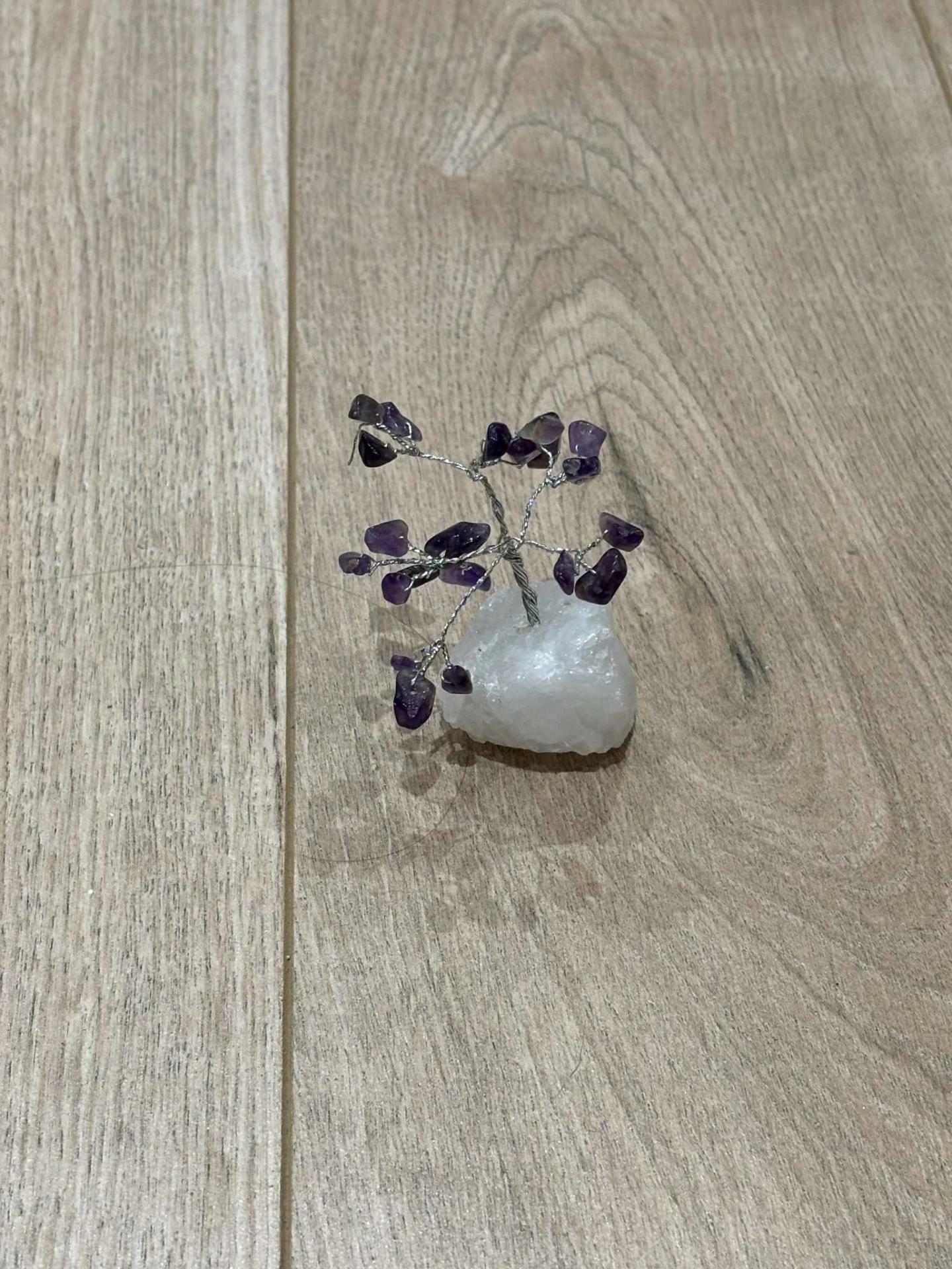 Arbre de vie en améthyste sur quartz blanc