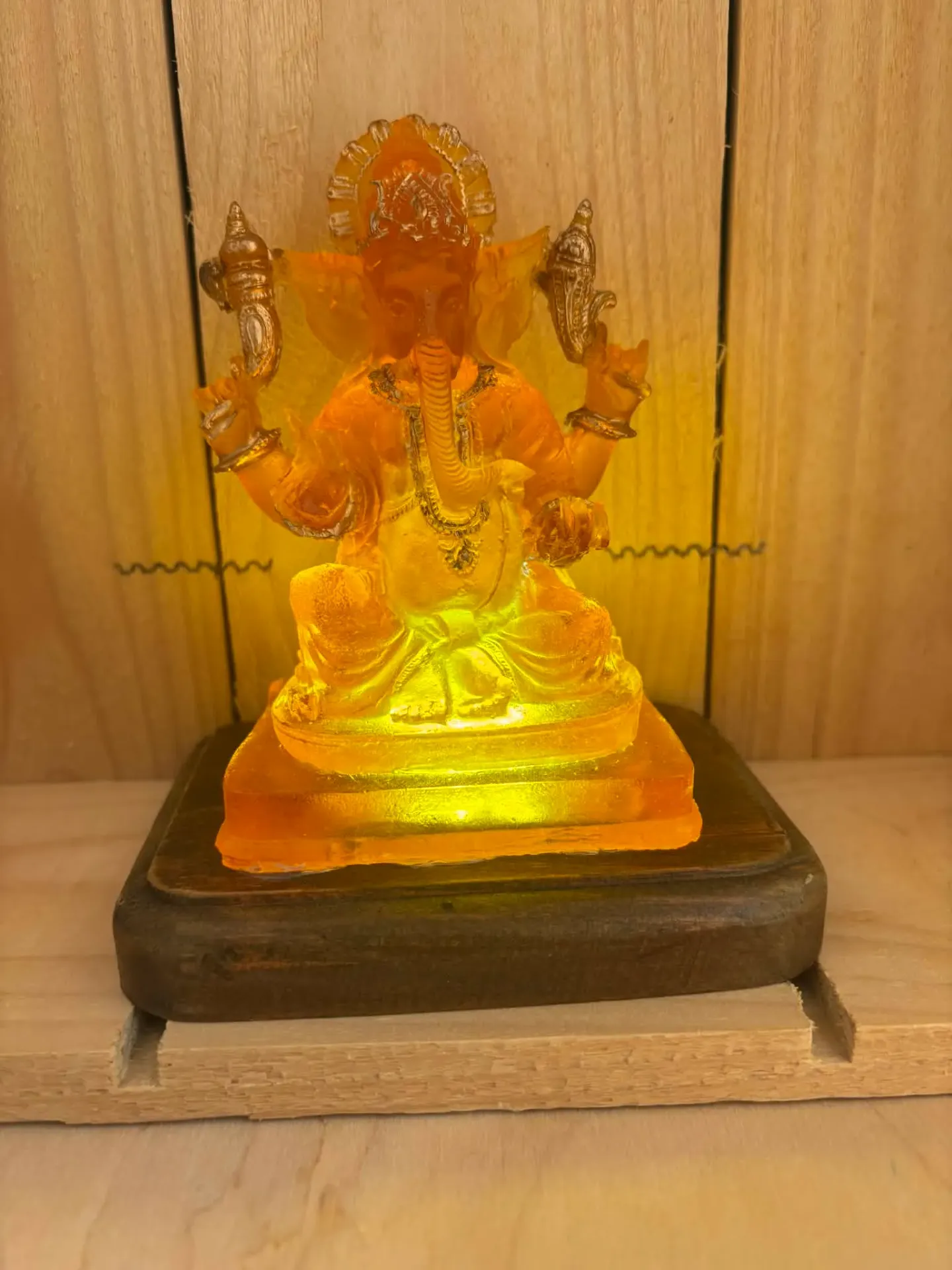 Ganesh en résine orange lumineux