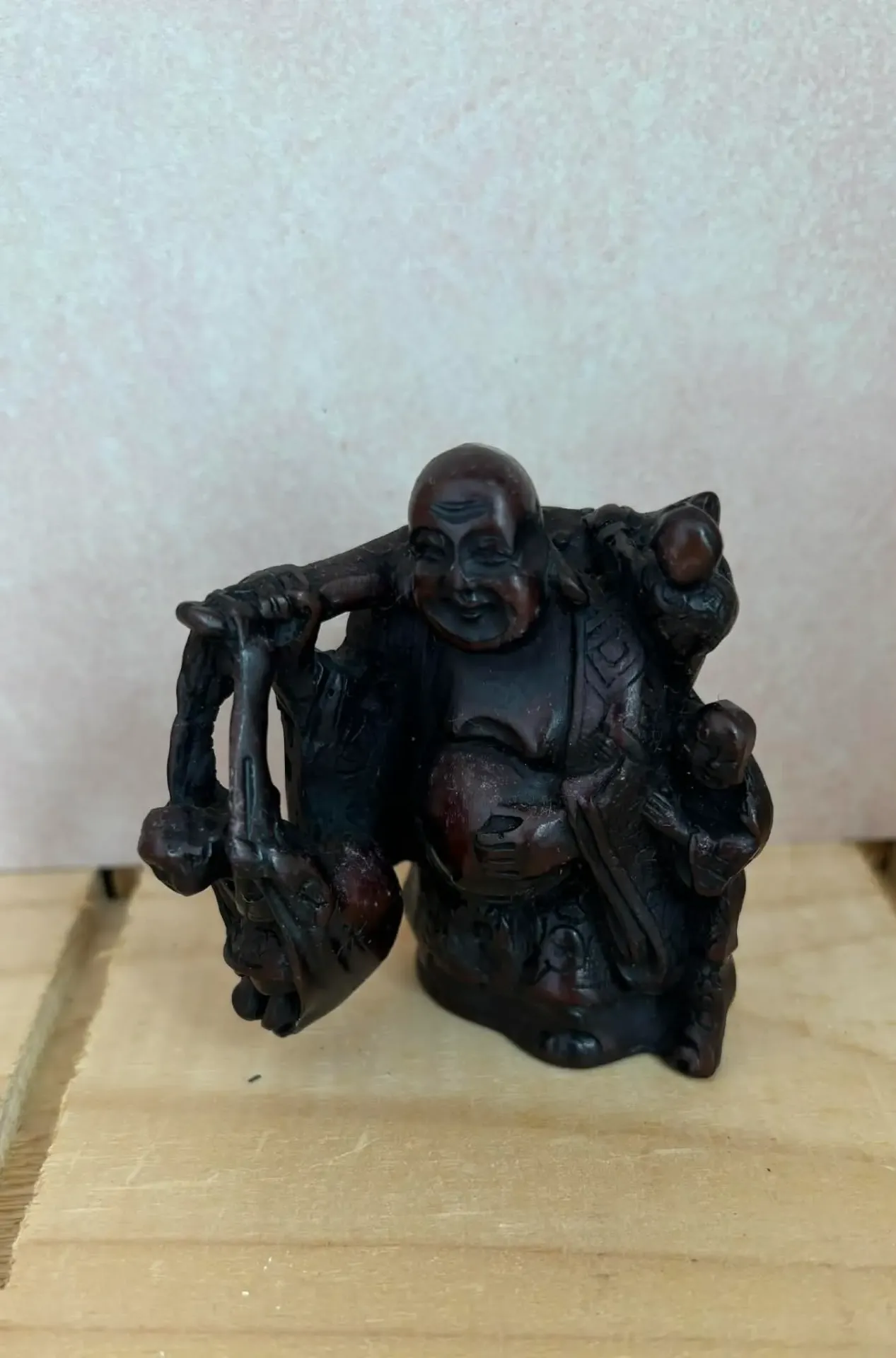 Bouddha rieur famille en résine