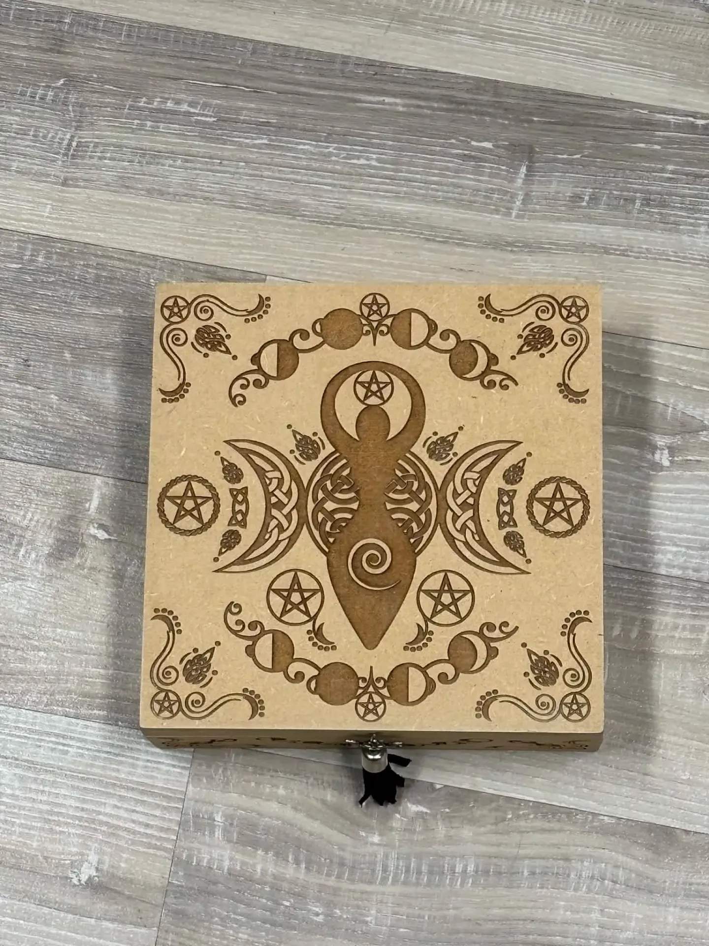 Boite en bois Déesse & lunes