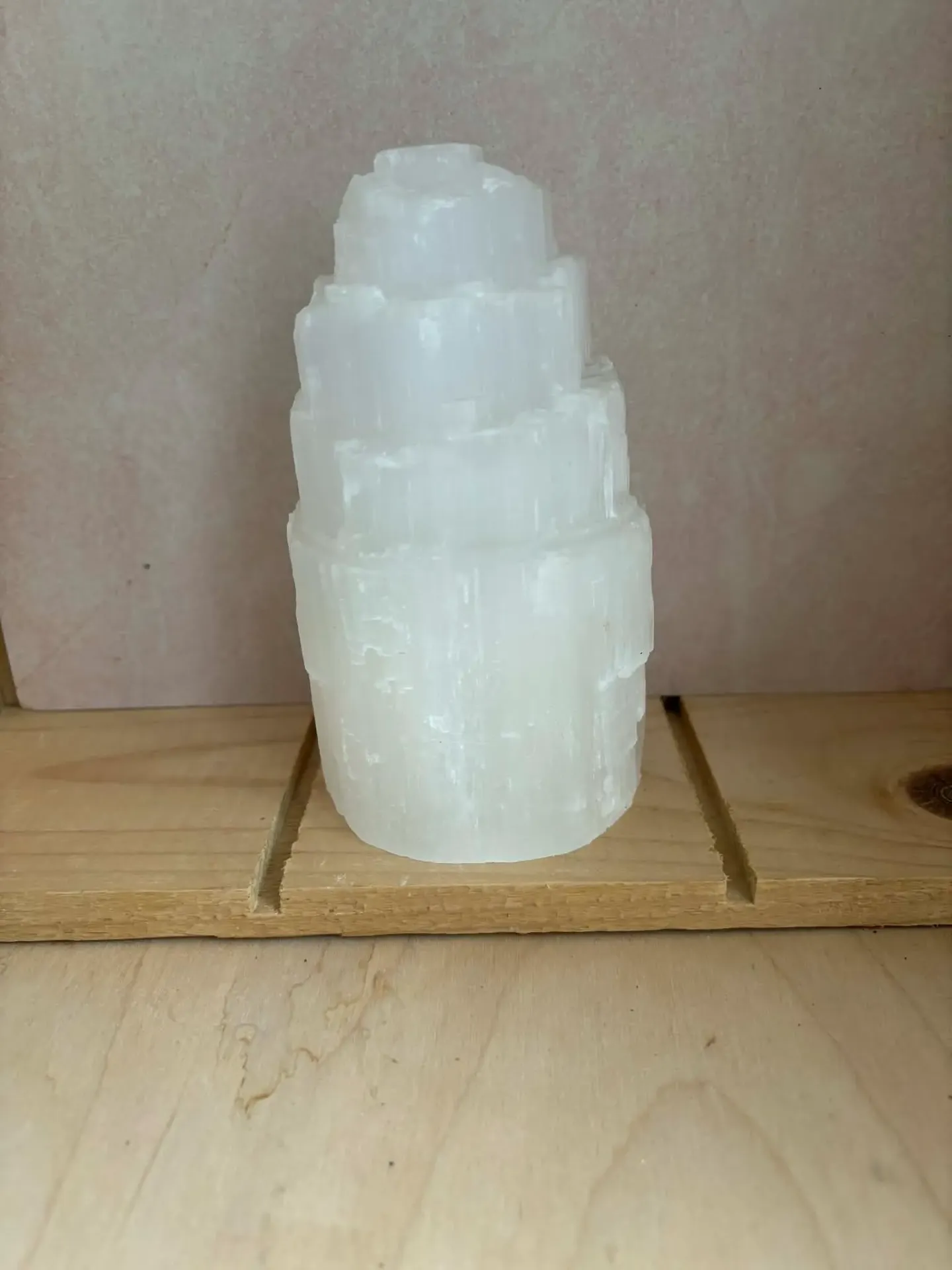 Lampe en sélénite brute