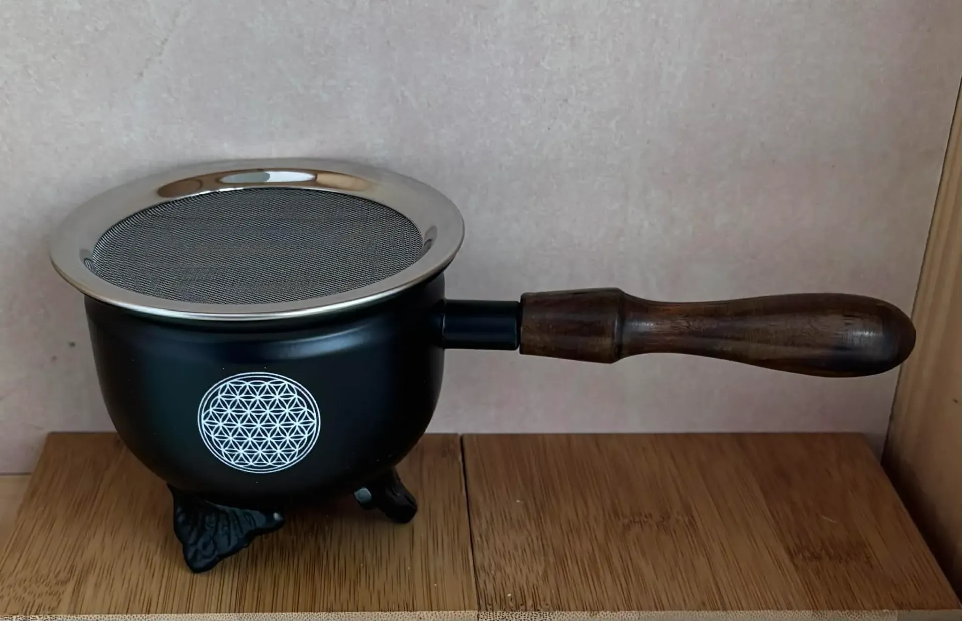 Porte charbon Fleur de vie avec manche