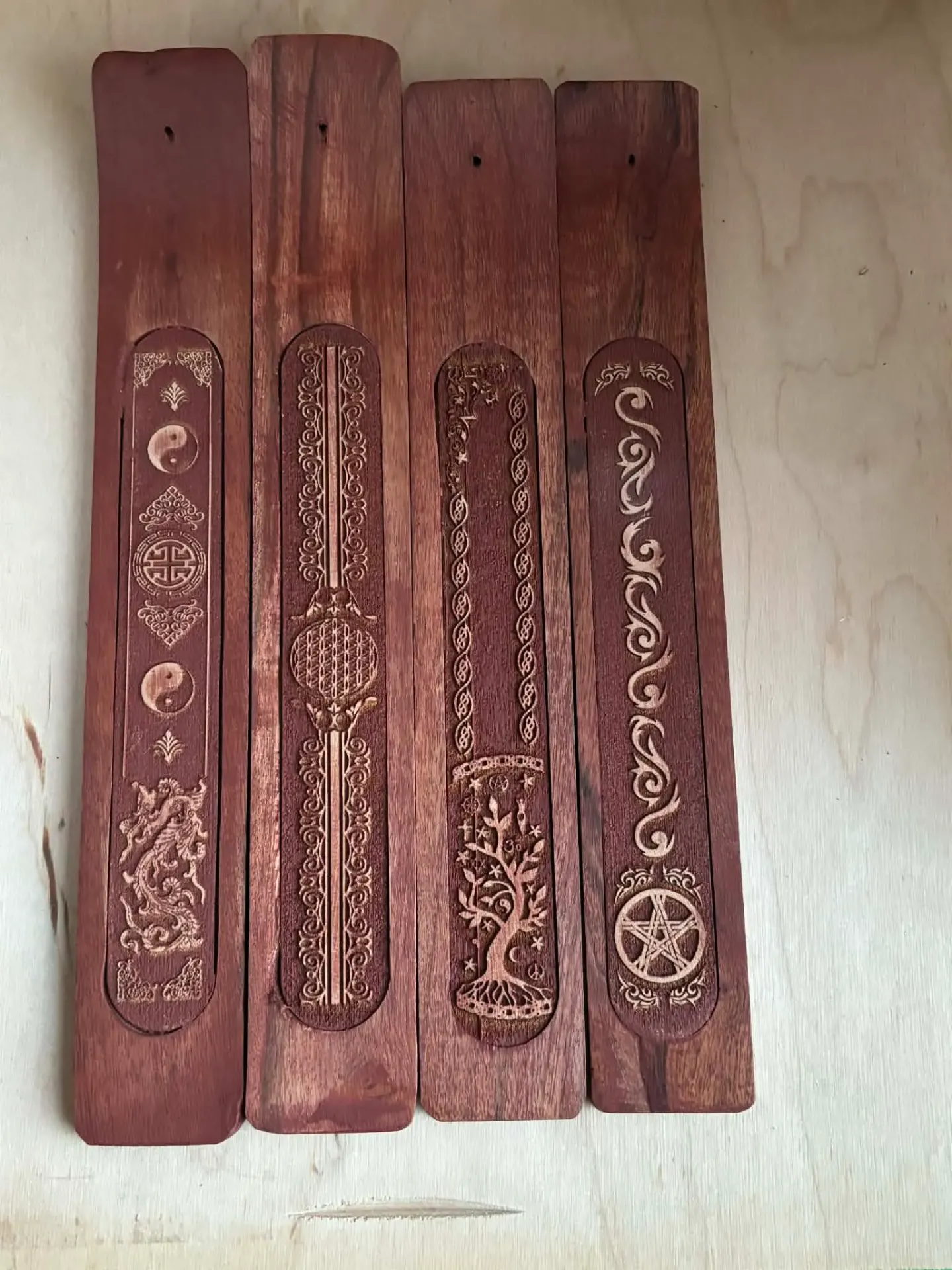 Porte encens en bois