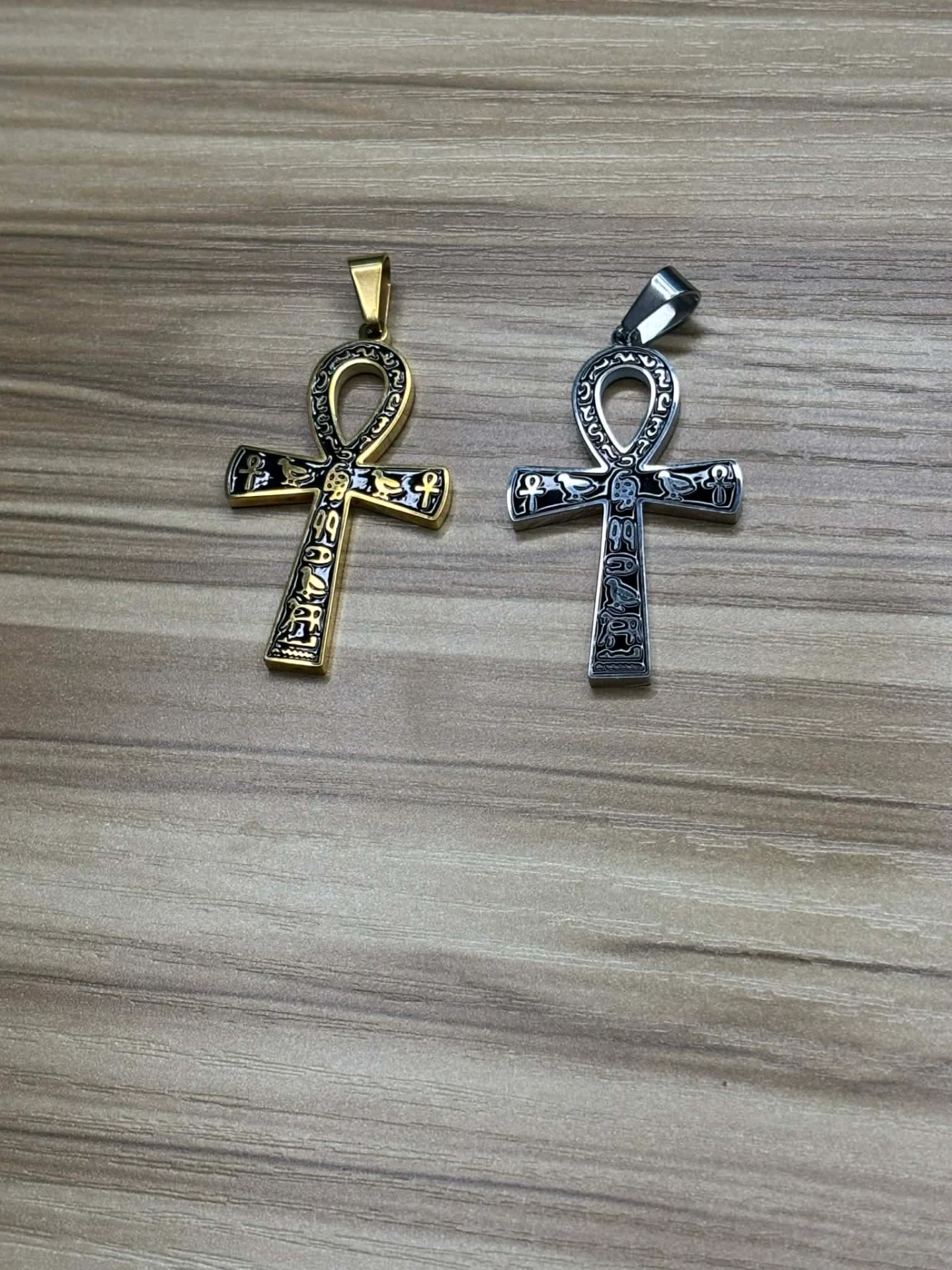 Pendentif Croix d'Anhk & inscriptions