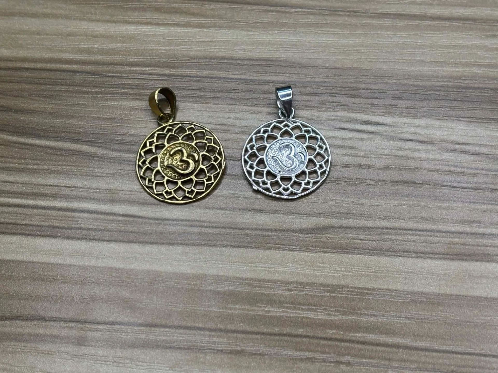 Pendentif Ohm