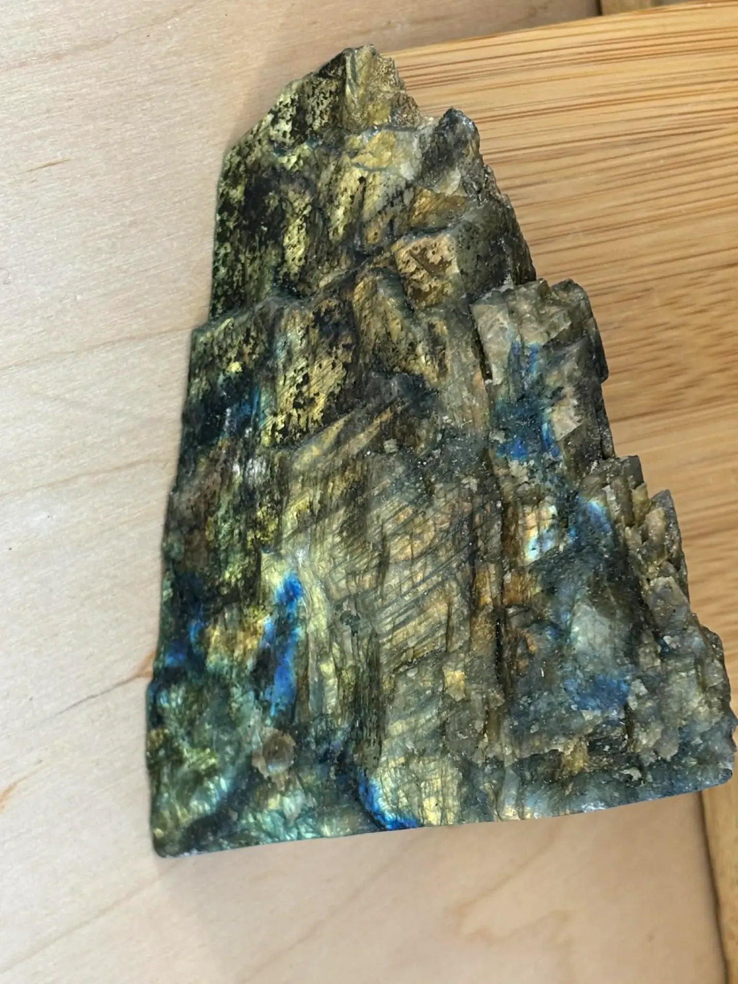 Labradorite brute
