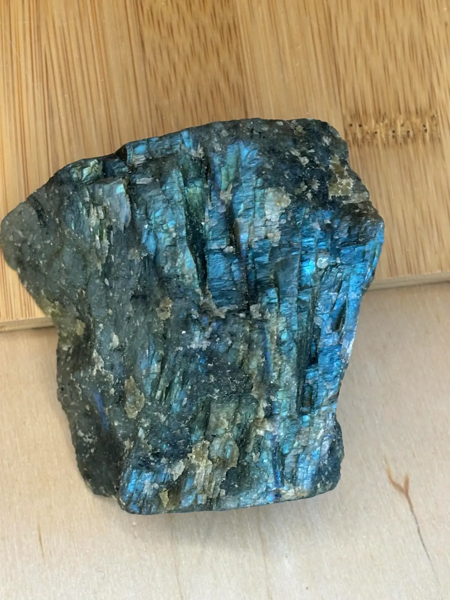Labradorite brute