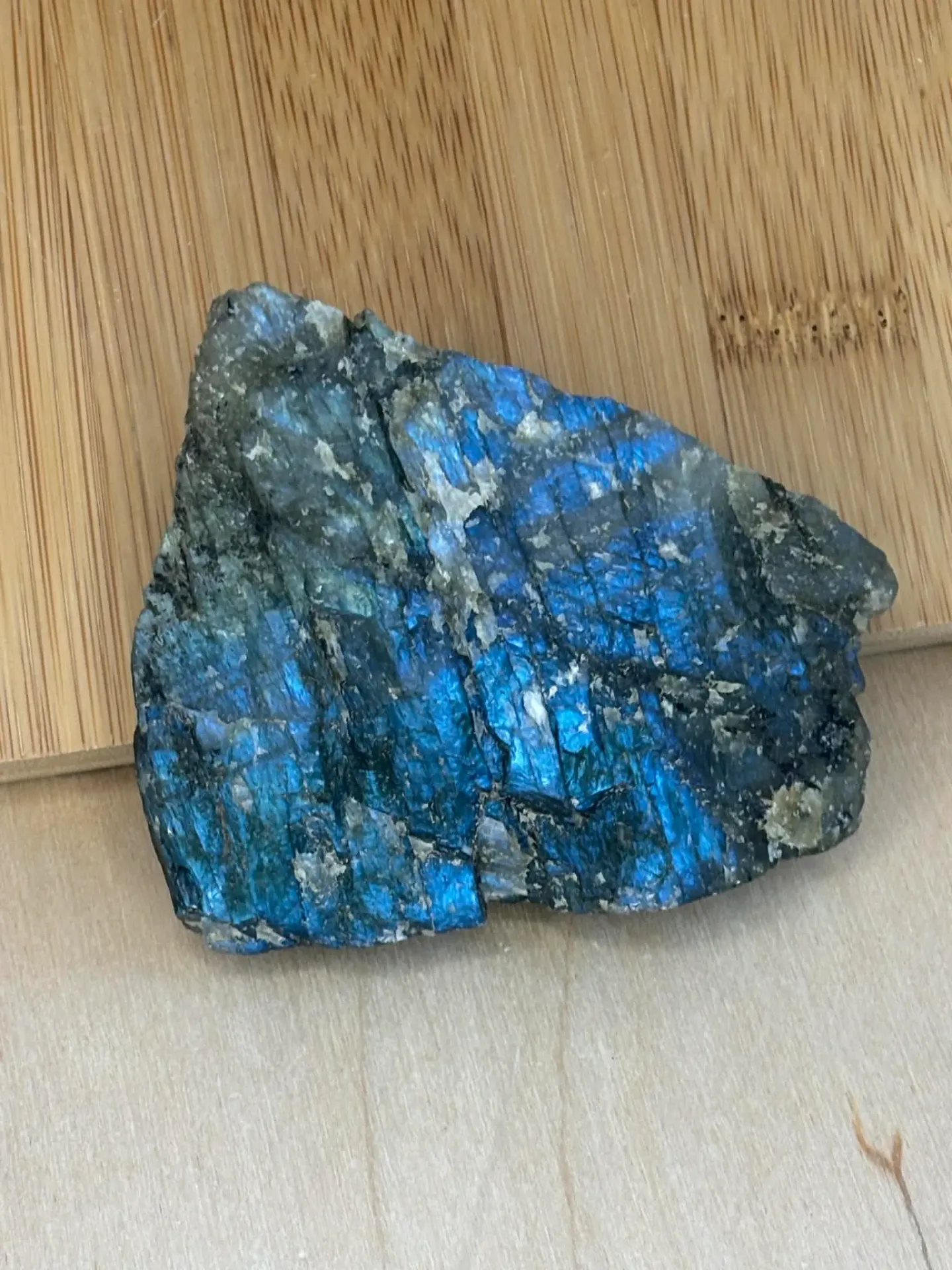 Labradorite brute