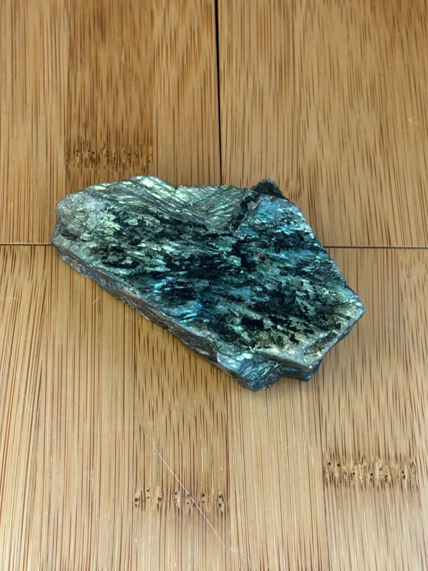 Labradorite brute
