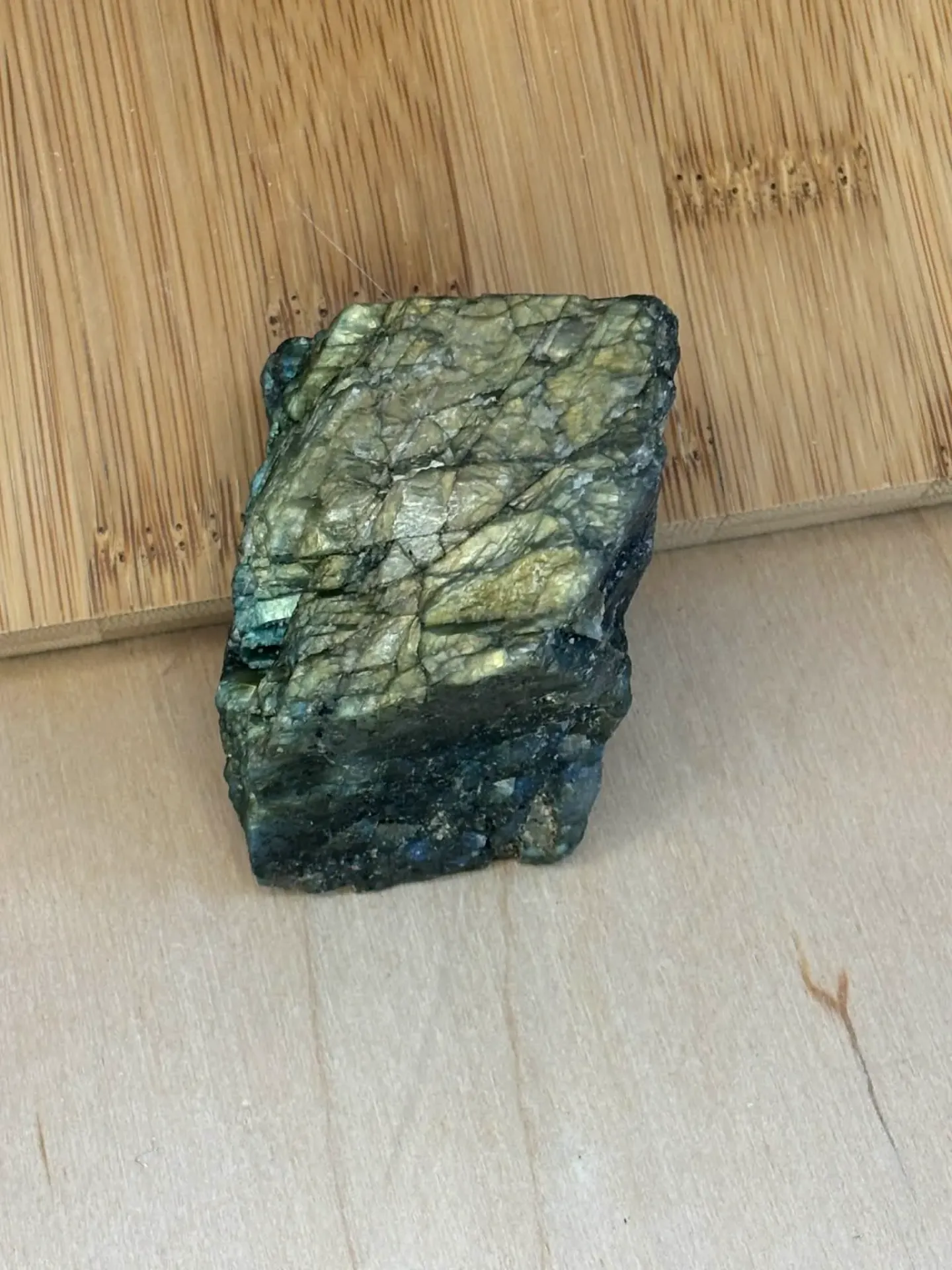Labradorite brute