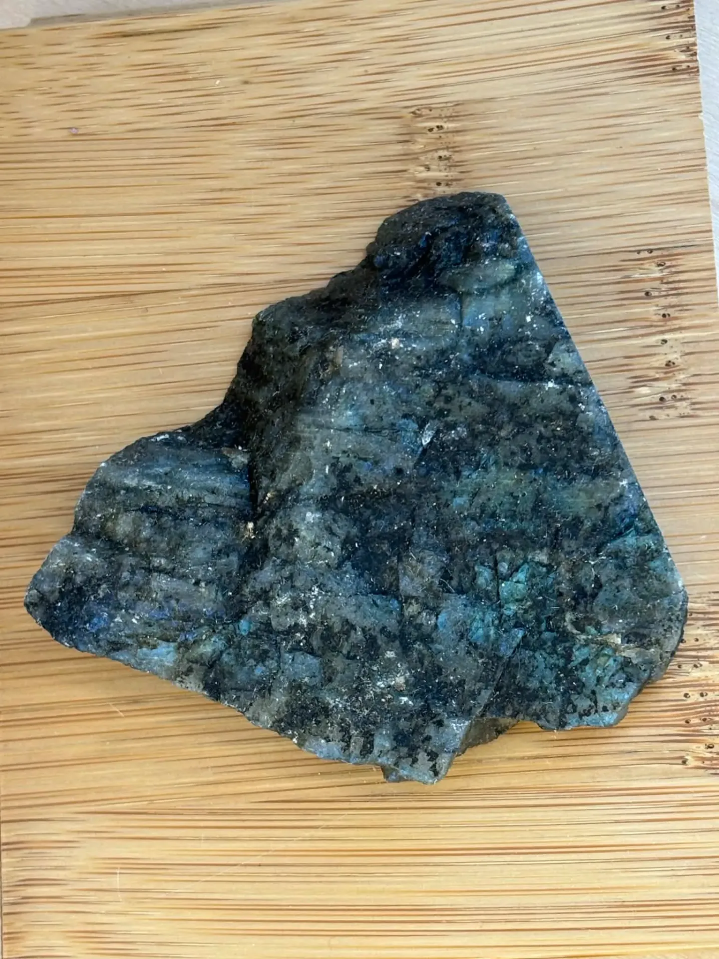 Labradorite brute