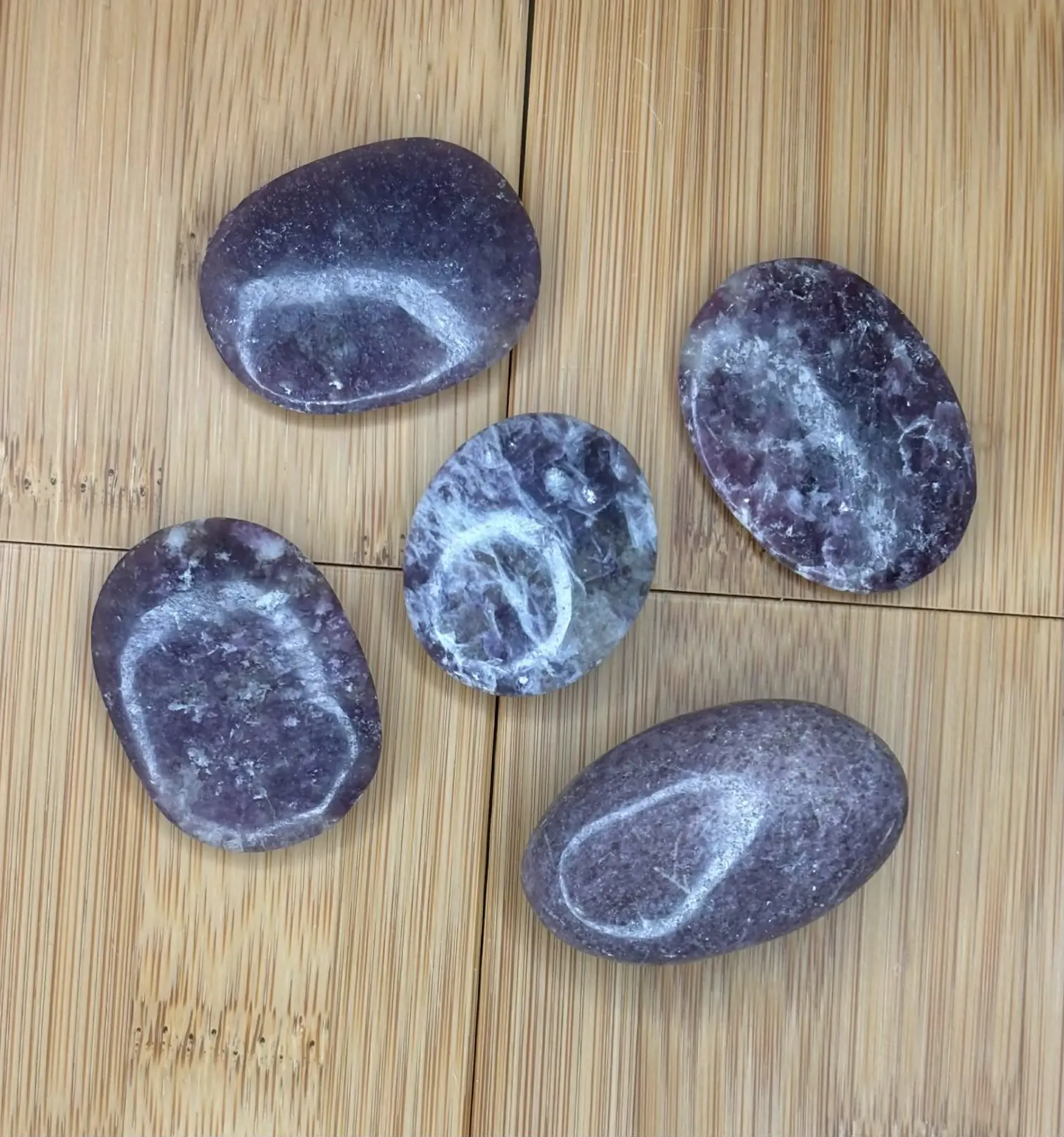 Lépidolite galet