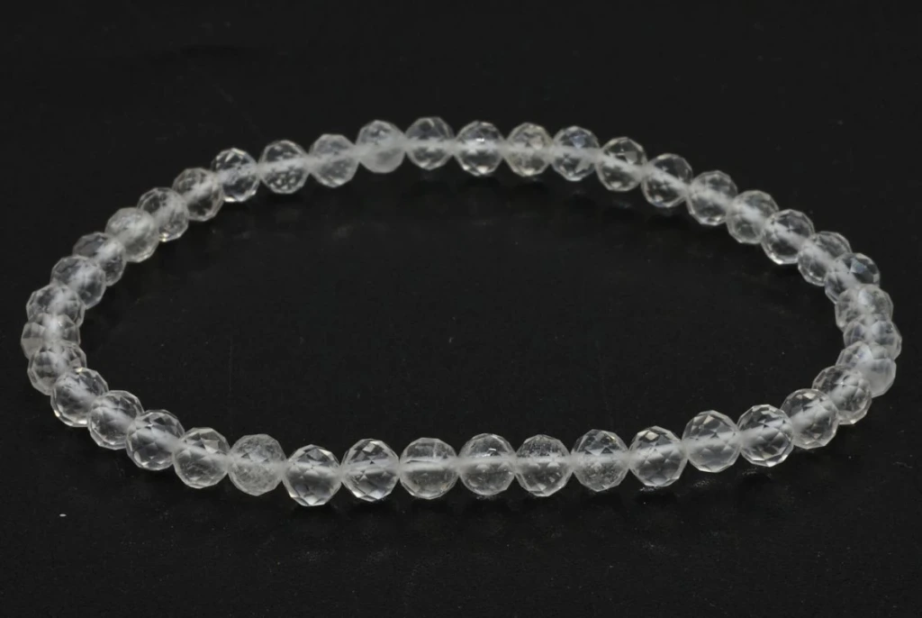 Bracelet Cristal de Roche perles facettées 4mm