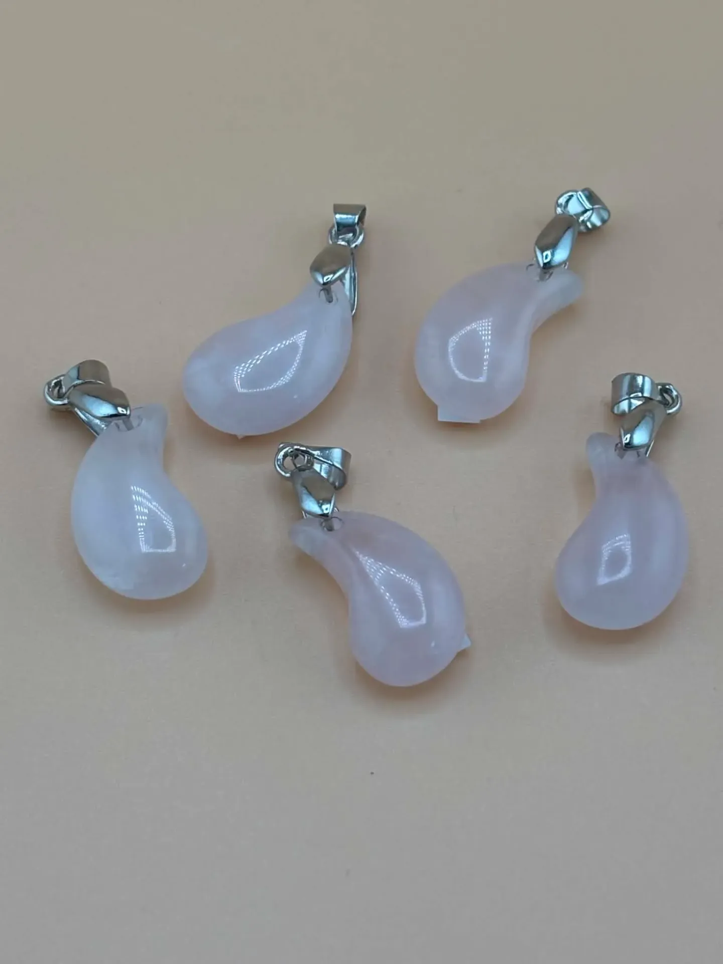 Pendentif Quartz rose croissant