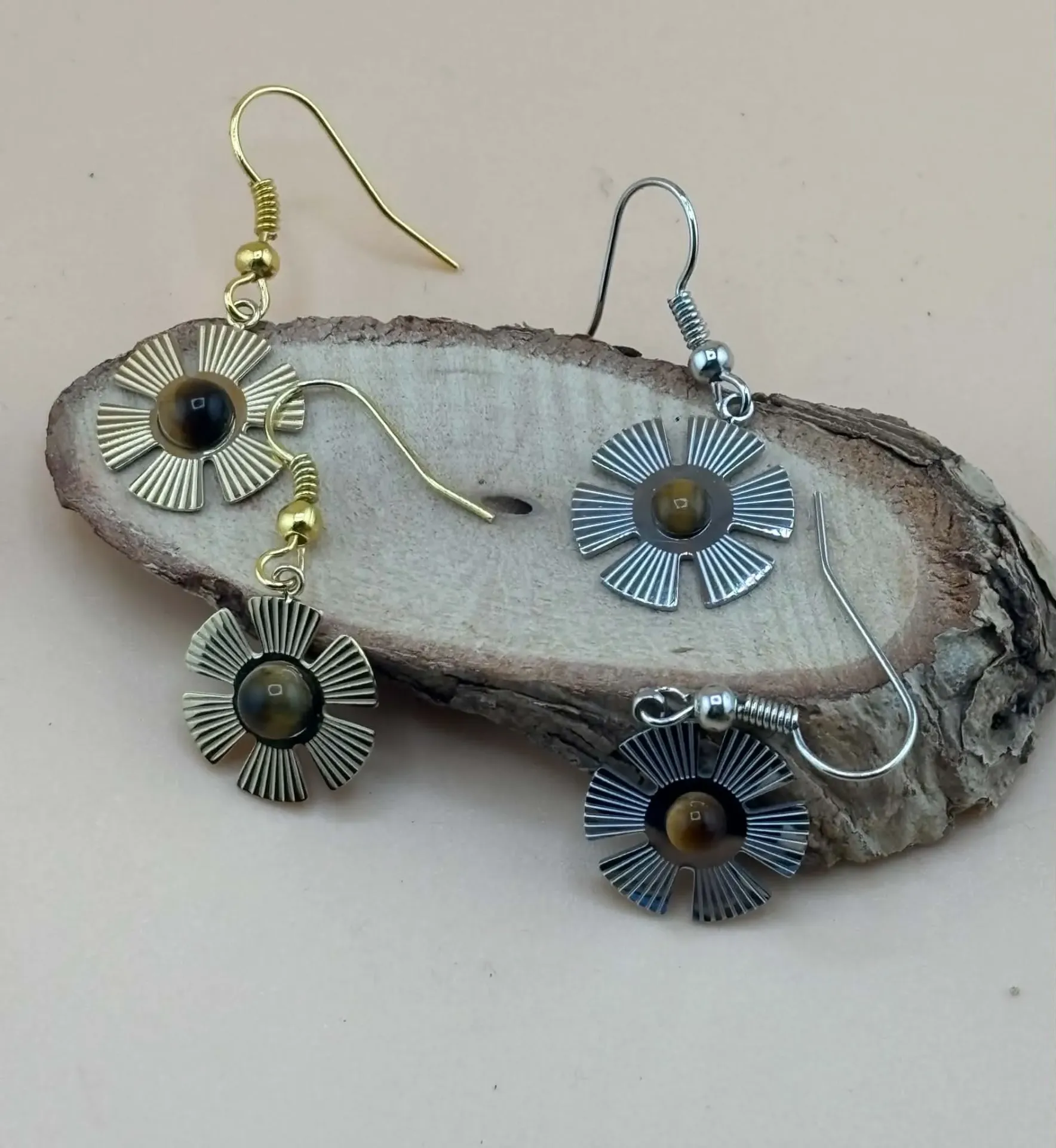 Boucles d'oreilles Œil de tigre Fleur