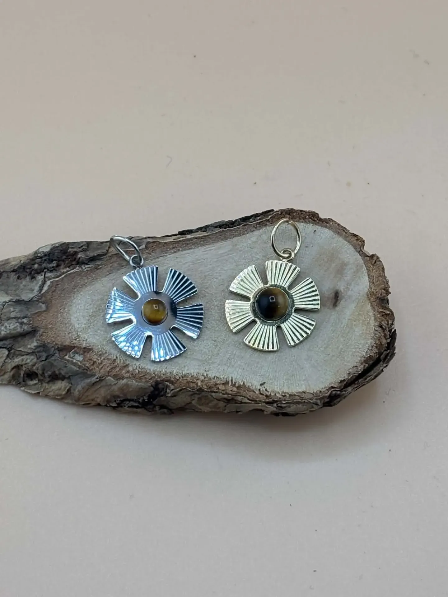 Pendentif Œil de tigre Fleur